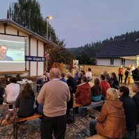 Voransicht: Freiluftkino am Vorabend der Sommerfrische am Bahnhof Rottenbach ©Ingo Krebstekies